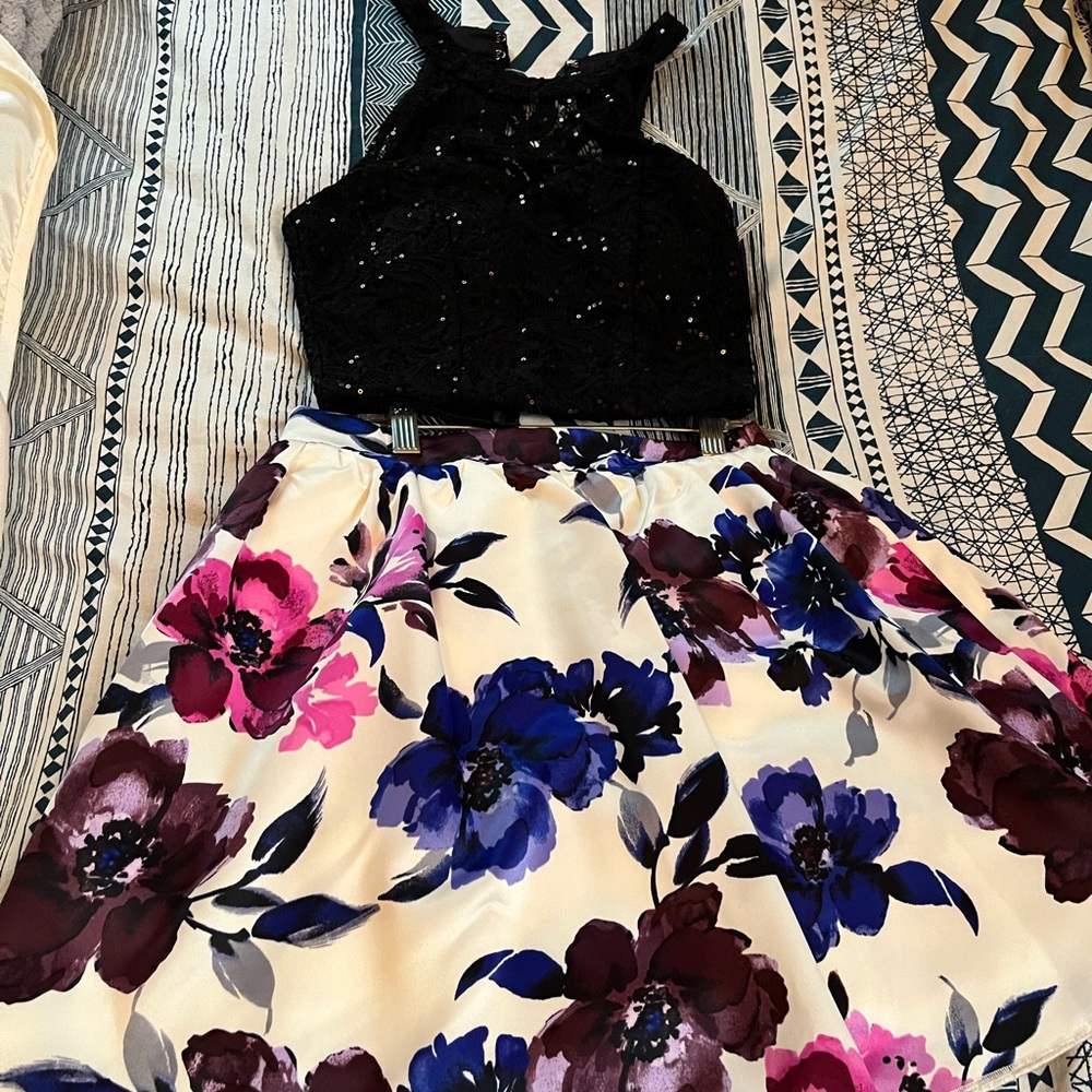 Super pretty two piece dress for any school dance!!!